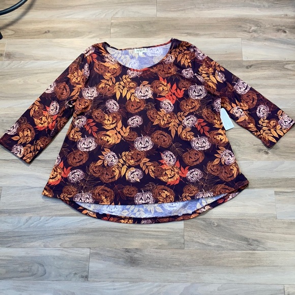 💜$10ifbundle3 one world fall themed print lightweight top size 1X or 3X - Picture 6 of 16